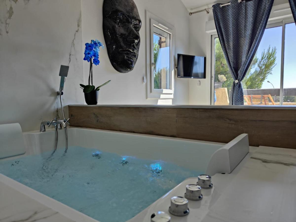 Suites Jm - Les Pins Marines - Jacuzzi & Vue Mer Bandol Exteriör bild