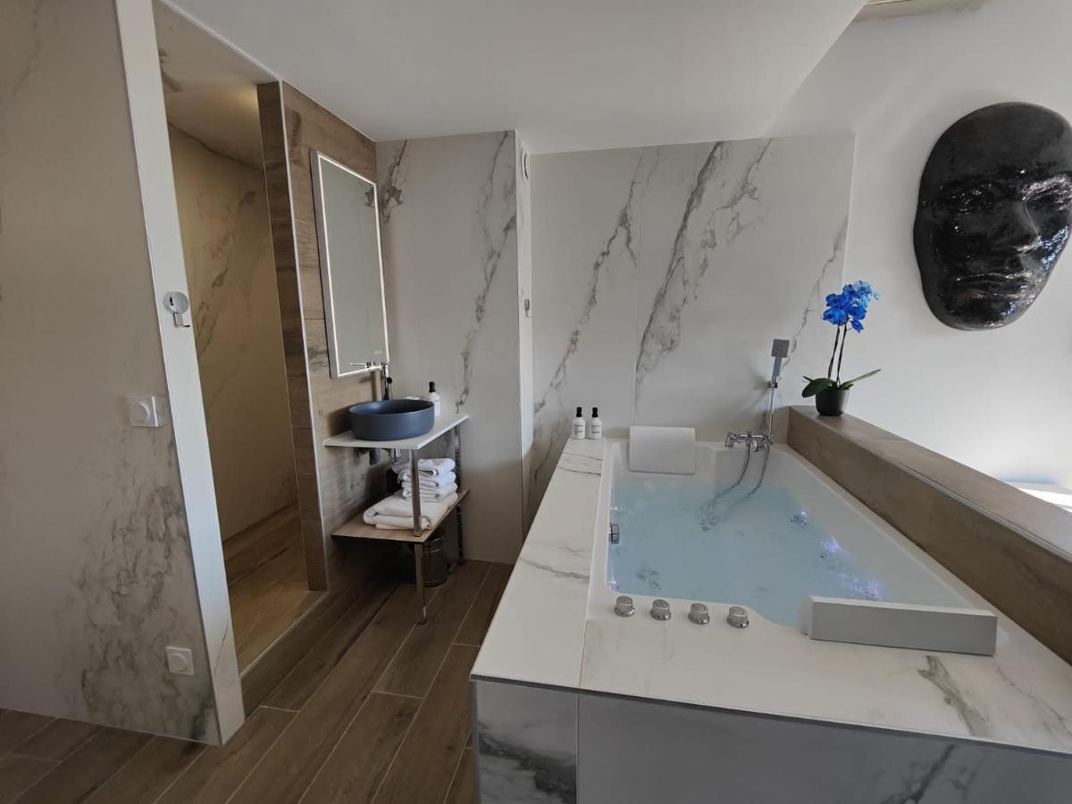 Suites Jm - Les Pins Marines - Jacuzzi & Vue Mer Bandol Exteriör bild